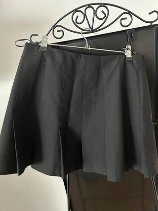 Falda Zara Negra Plisada