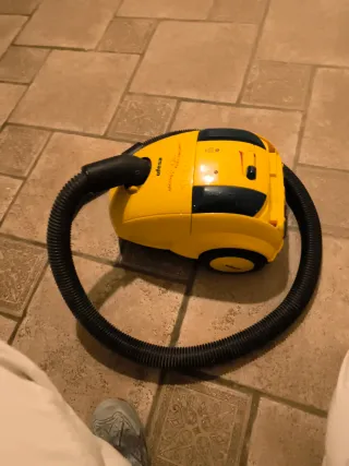 Aspiradora Ufesa 1300W