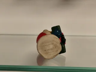 Figura Pitufina Navideña con Regalo