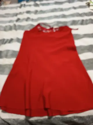 Camisón rojo con bordado floral