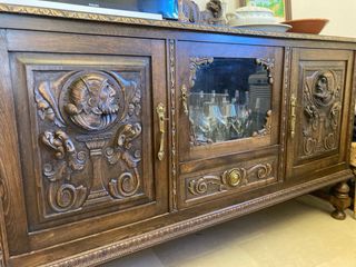 Mesa de comedor de madera de nogal y 2 aparadores