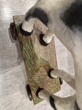 Caballo de cartón piedra con ruedas de los años 20