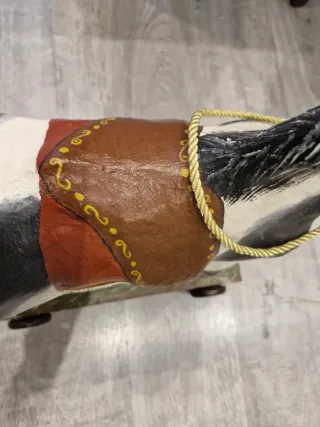 Caballo de cartón piedra con ruedas de los años 20