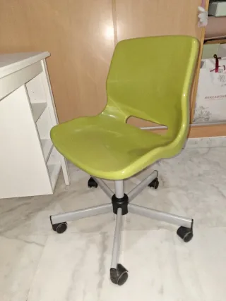 Escritorio y Silla Infantil Madera/Plástico