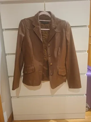 Chaqueta de piel marrón Purificación García