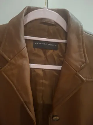 Chaqueta de piel marrón Purificación García