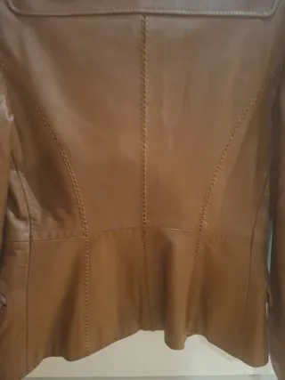 Chaqueta de piel marrón Purificación García