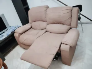 Dos sofás de tela color beige/marrón