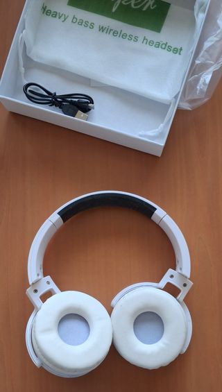 Auriculares Bluetooth Beats Blancos y Plateados