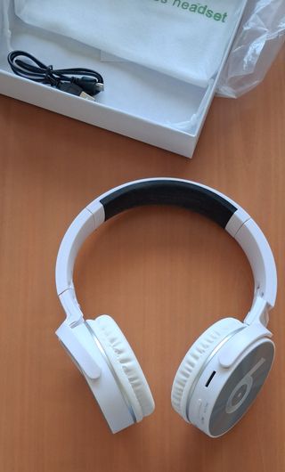 Auriculares Bluetooth Beats Blancos y Plateados