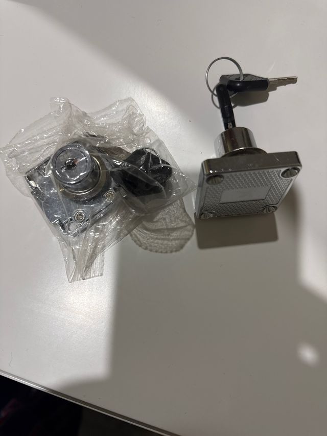 Cerradura para cajón con llave