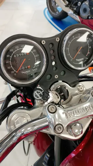 Triumph Legend TT 900