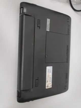 Portátil Asus Eee PC rojo y negro