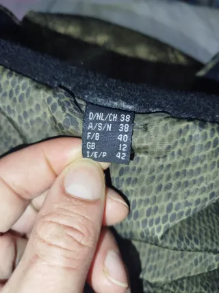 Anorak estampado serpiente