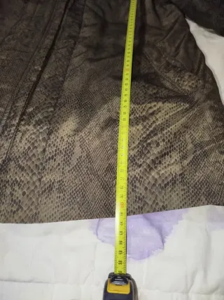 Anorak estampado serpiente