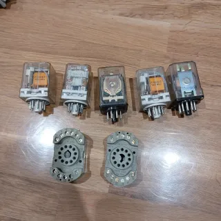 Relè Finder e basette Finder anni 60