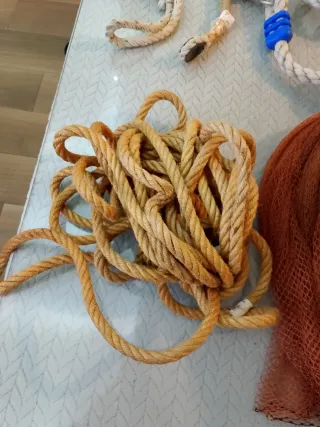 Conjunto de pesca con flotadores cuerda y  red