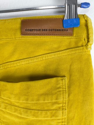Pantalón pana Comptoir des Cotonniers amarillo