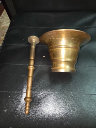 Mortero de farmacia bronce macizo antiguo