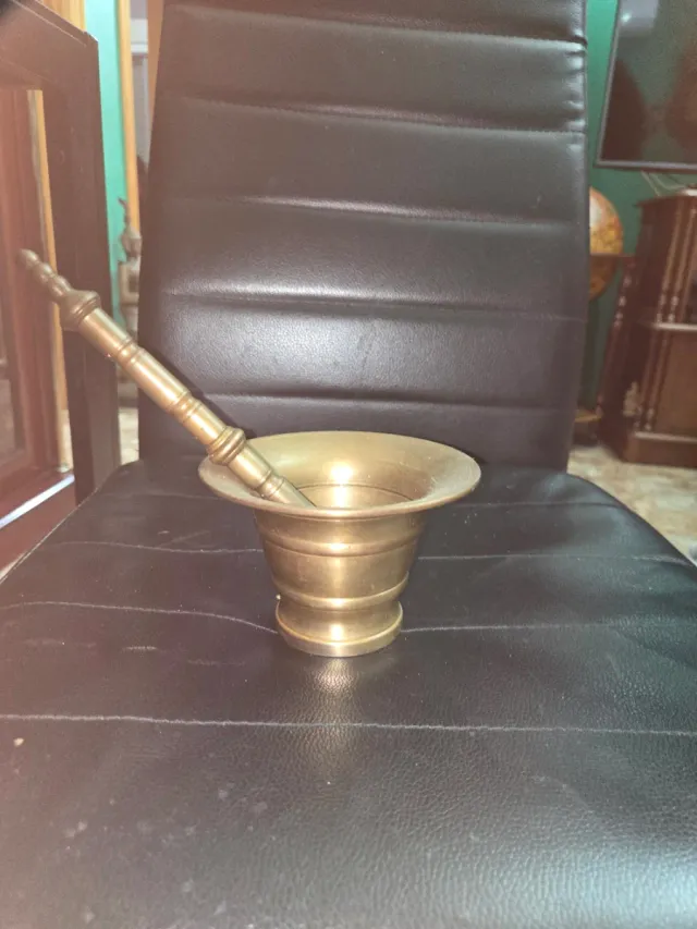 Mortero de farmacia bronce macizo antiguo
