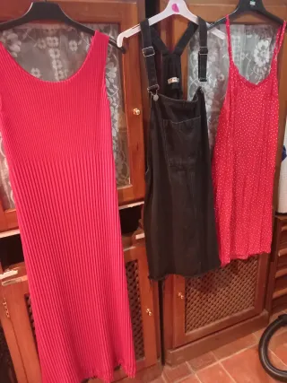 Lote 3 vestidos: rojo, negro