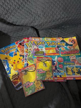 Revistas pokemon pack 5 + 2 colgantes