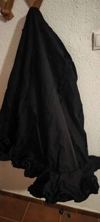 Traje de flamenca negro y rojo