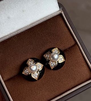 Pendientes perla Akoya negro y oro