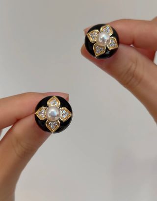 Pendientes perla Akoya negro y oro