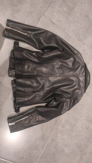 Cazadora cuero niña negra