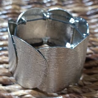 PULSERA BRAZALETE PLATEADA ANCHA Y AROS CEPILLADOS