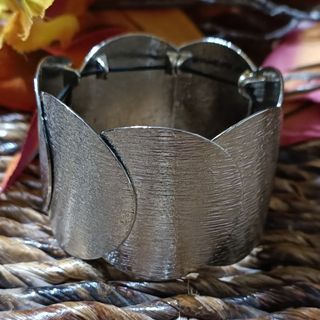 PULSERA BRAZALETE PLATEADA ANCHA Y AROS CEPILLADOS