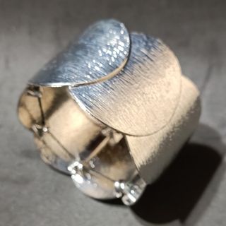 PULSERA BRAZALETE PLATEADA ANCHA Y AROS CEPILLADOS