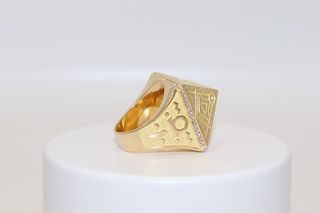 SELLO PIRAMIDE 18K