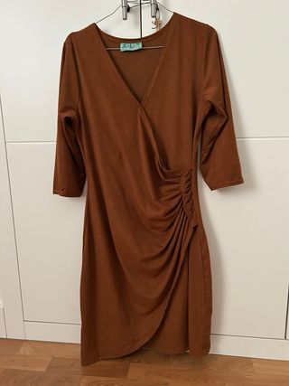 Vestido marrón escote pico Talla L