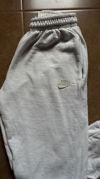 Pantalón chándal Nike beige