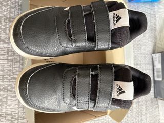 Zapatilas Adidas niño Talla 33