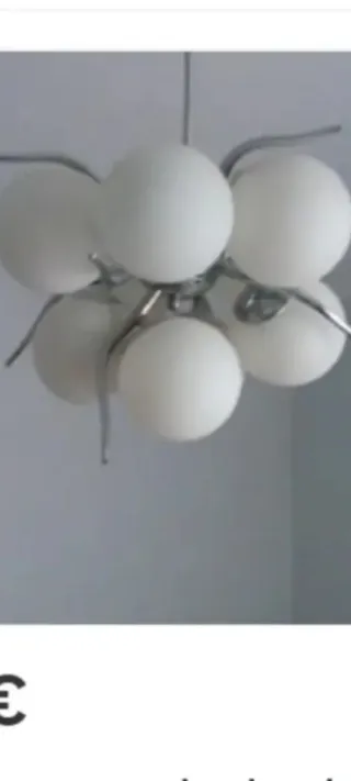 Lámpara de bolas blanca y plateada