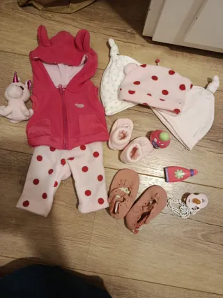 Cuna de bebé con muñeco más completos