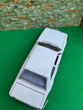 Rolls-Royce Camargue – Escala 1:22 – Bburago