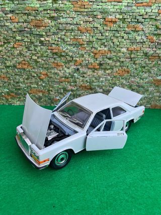 Rolls-Royce Camargue – Escala 1:22 – Bburago