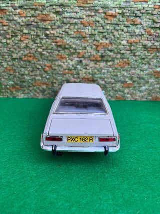 Rolls-Royce Camargue – Escala 1:22 – Bburago