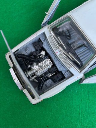 Rolls-Royce Camargue – Escala 1:22 – Bburago