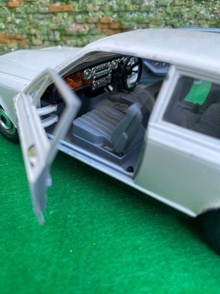 Rolls-Royce Camargue – Escala 1:22 – Bburago