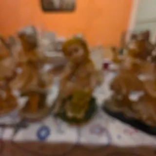 Figure di resina di fate con farfalla ciascuna unita