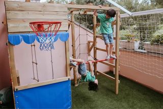 Parque infantil madera con canasta baloncesto