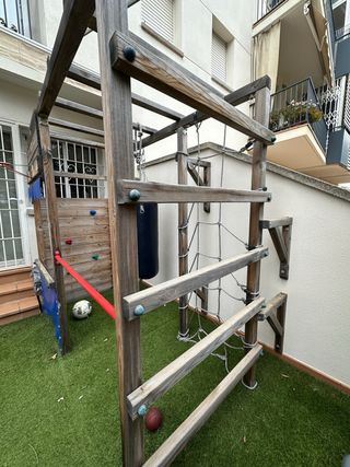 Parque infantil madera con canasta baloncesto