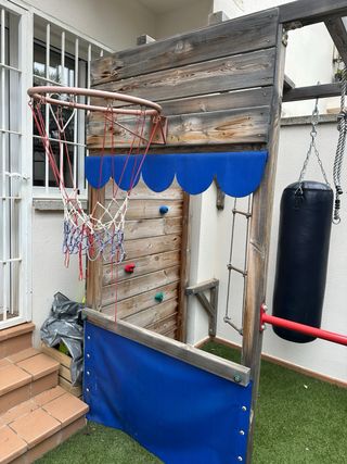 Parque infantil madera con canasta baloncesto