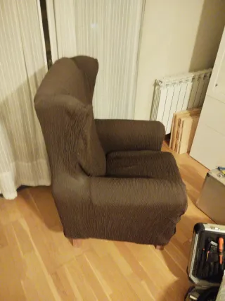 Sofá orejero marrón tela