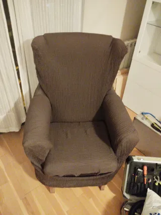 Sofá orejero marrón tela